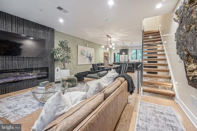 1109 EARL ST, Philadelphia, PA 19125