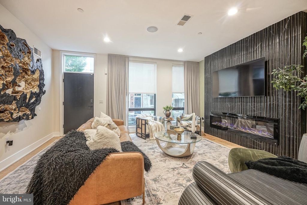 1109 EARL ST, Philadelphia, PA 19125