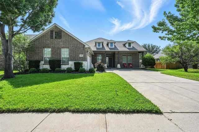 8003 Summerleaf Drive, Arlington, TX 76001