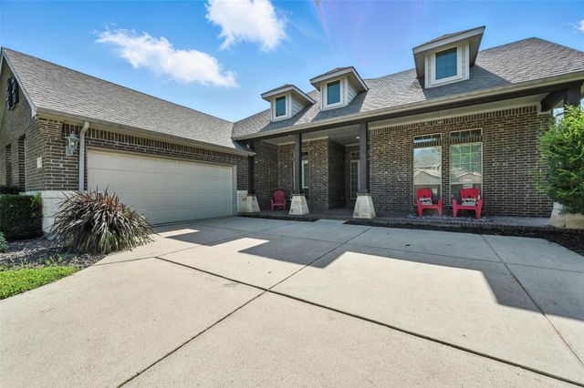 8003 Summerleaf Drive, Arlington, TX 76001