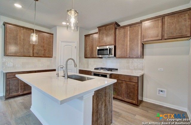 923 Creek Bed Drive, New Braunfels, TX 78130