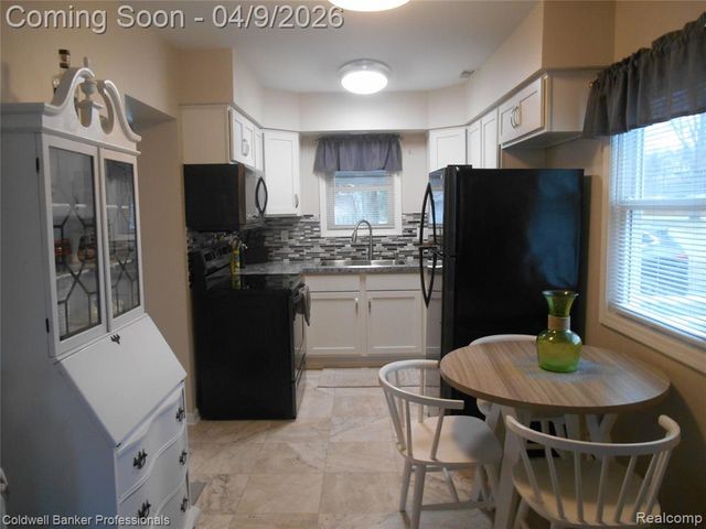1454 Merle Avenue, Burton, MI 48509
