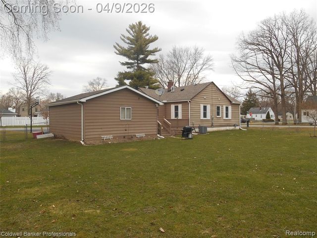 1454 Merle Avenue, Burton, MI 48509