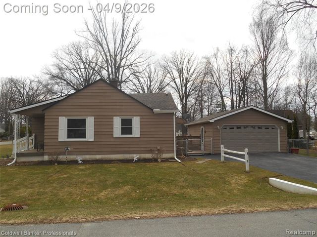 1454 Merle Avenue, Burton, MI 48509