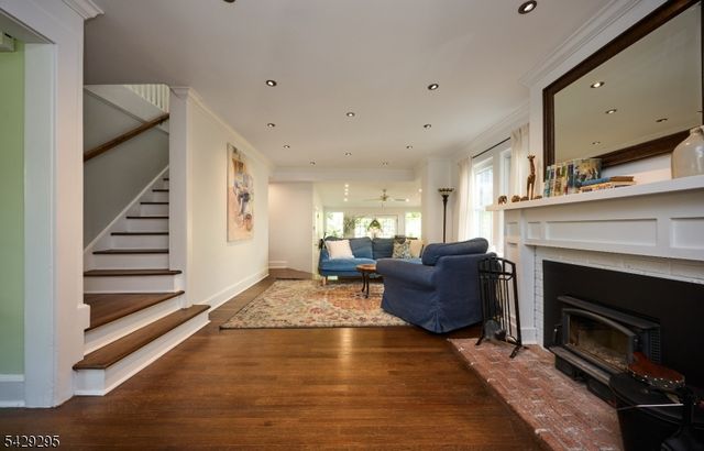 1 Edgewood Pl, Maplewood Twp., NJ 07040