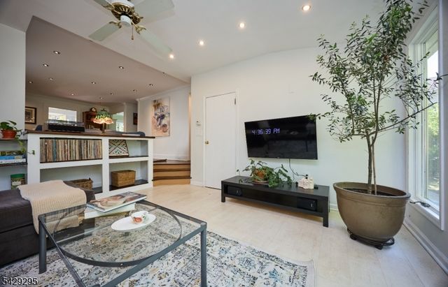 1 Edgewood Pl, Maplewood Twp., NJ 07040