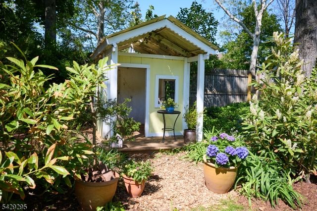 1 Edgewood Pl, Maplewood Twp., NJ 07040