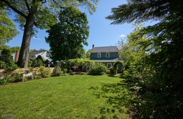 1 Edgewood Pl, Maplewood Twp., NJ 07040