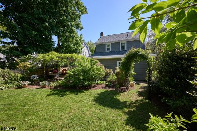 1 Edgewood Pl, Maplewood Twp., NJ 07040
