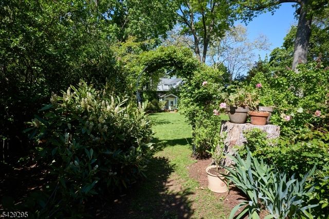 1 Edgewood Pl, Maplewood Twp., NJ 07040