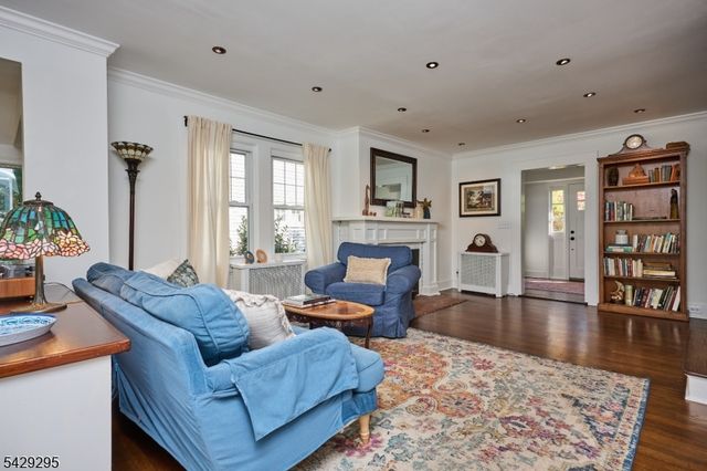 1 Edgewood Pl, Maplewood Twp., NJ 07040