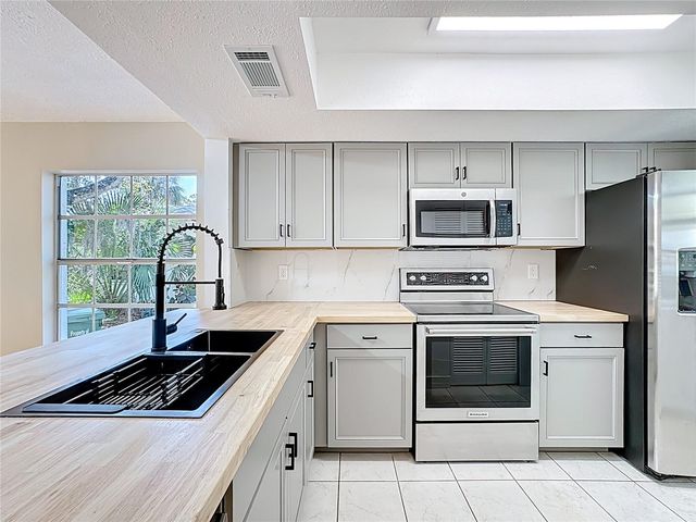 608 N JEFFERSON AVENUE 30, Sarasota, FL 34237