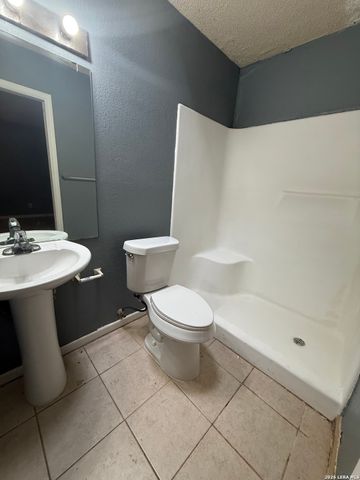 202 FIR DL, Converse, TX 78109