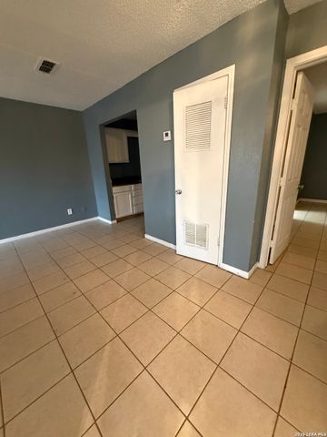 202 FIR DL, Converse, TX 78109