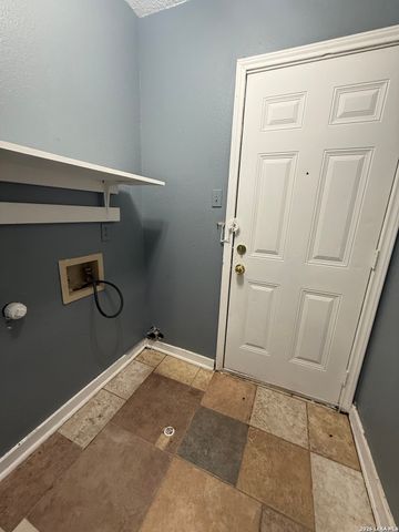 202 FIR DL, Converse, TX 78109