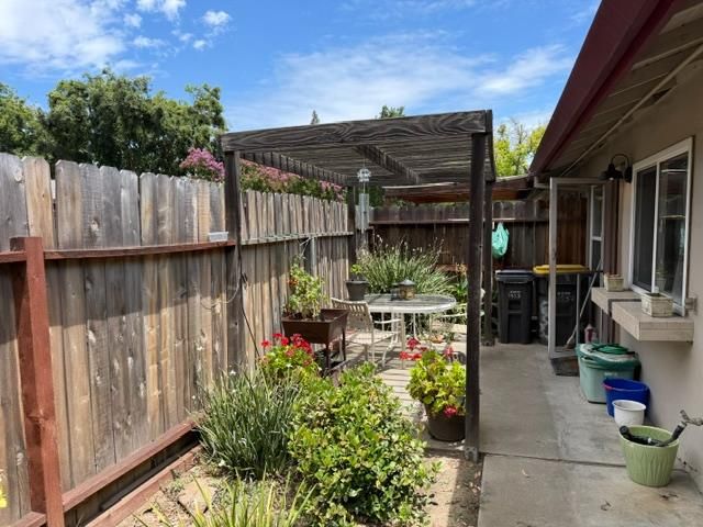 6537 Plymouth Rd, Stockton, CA 95207