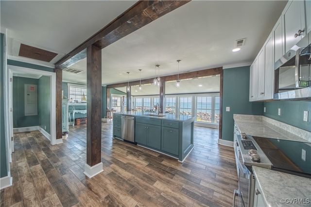 154 Riverside Dr, Deltaville, VA 23043