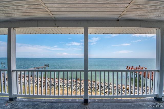 154 Riverside Dr, Deltaville, VA 23043