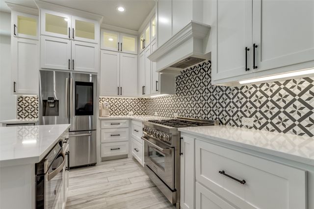 1301 Meadows Avenue, Lantana, TX 76226