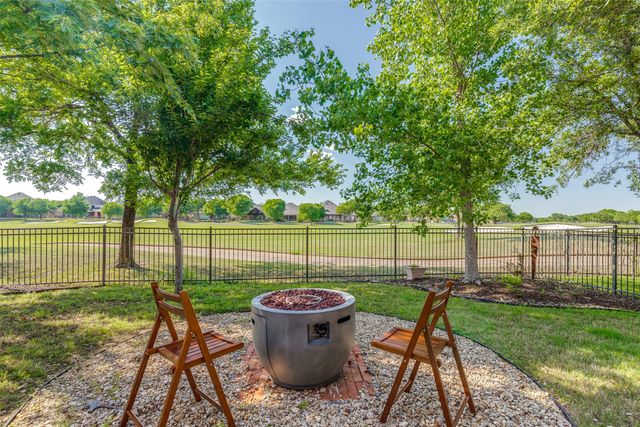 1301 Meadows Avenue, Lantana, TX 76226