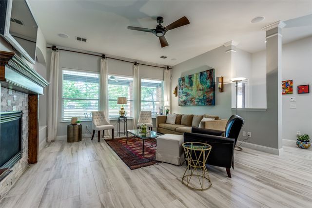 1301 Meadows Avenue, Lantana, TX 76226