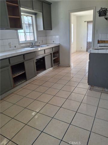 1710 Shamrock, Bakersfield, CA 93304