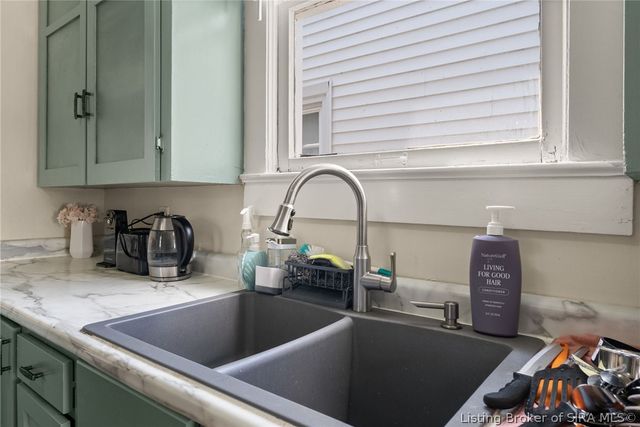 1401 E Oak Street, New Albany, IN 47150