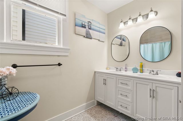 1401 E Oak Street, New Albany, IN 47150