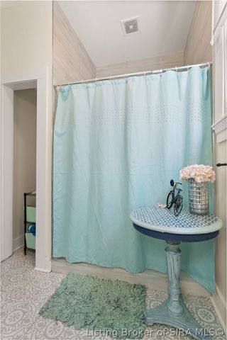 1401 E Oak Street, New Albany, IN 47150