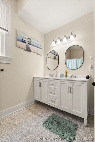 1401 E Oak Street, New Albany, IN 47150