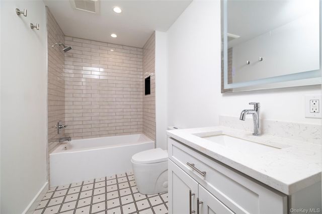 217 Hempstead Avenue, Malverne, NY 11565