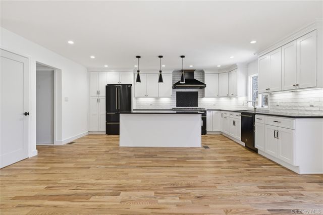 217 Hempstead Avenue, Malverne, NY 11565