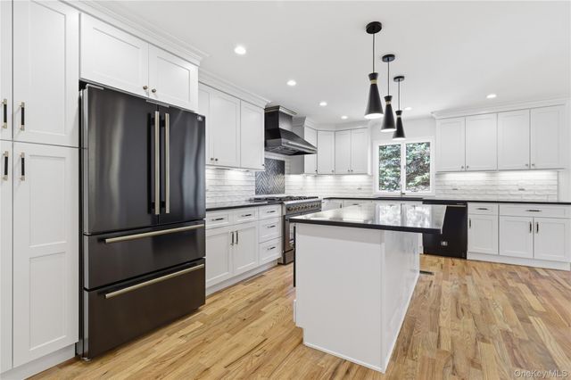 217 Hempstead Avenue, Malverne, NY 11565