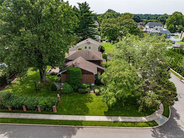 27 Ann Drive, Syosset, NY 11791