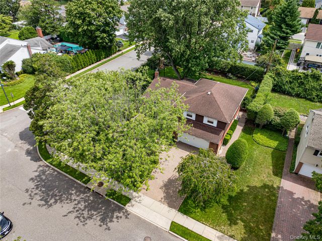 27 Ann Drive, Syosset, NY 11791