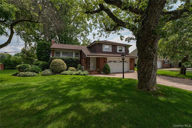 27 Ann Drive, Syosset, NY 11791