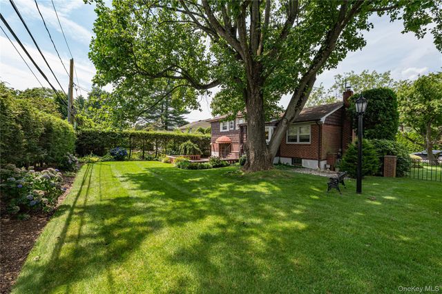 27 Ann Drive, Syosset, NY 11791