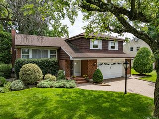 27 Ann Drive, Syosset, NY 11791