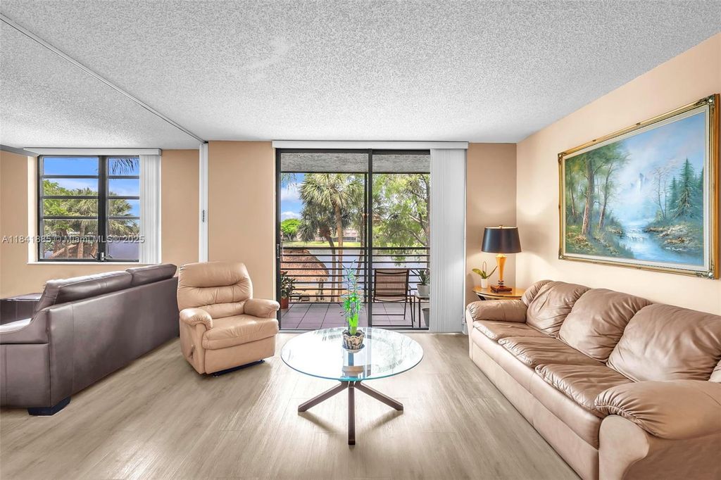 1101 Colony Point Cir 207, Pembroke Pines, FL 33026