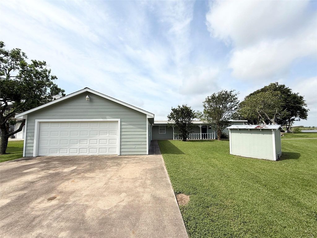 307 Veselka Road, Freeport, TX 77541