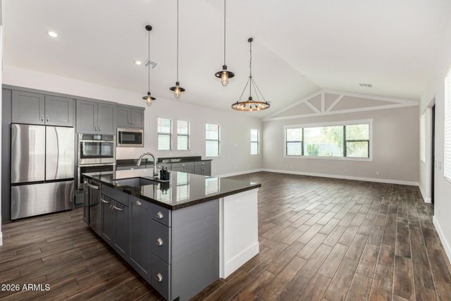 9818 S 7TH Place, Phoenix, AZ 85042