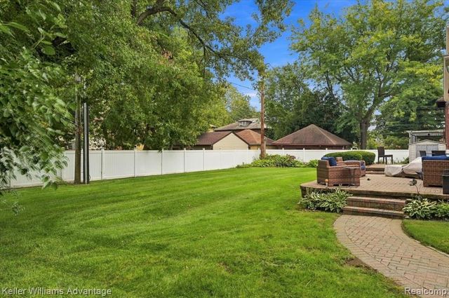 594 Fiske Drive, Detroit, MI 48214