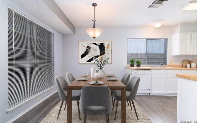 5855 Cliffmont, San Antonio, TX 78250