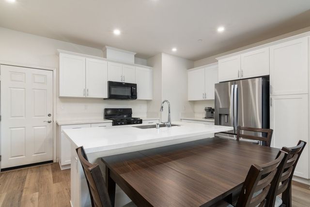 477 N Beechwood 183, Rialto, CA 92376