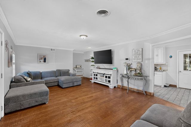 2520 Hillsboro Avenue, Dallas, TX 75228