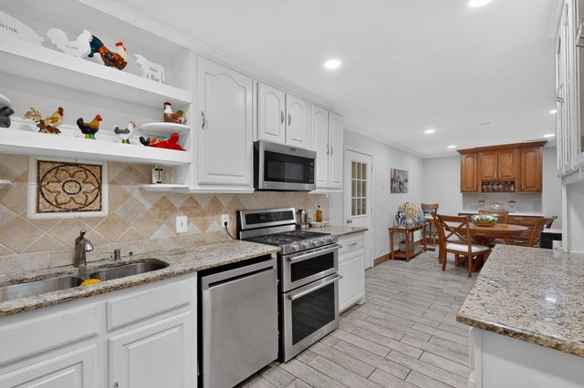2520 Hillsboro Avenue, Dallas, TX 75228