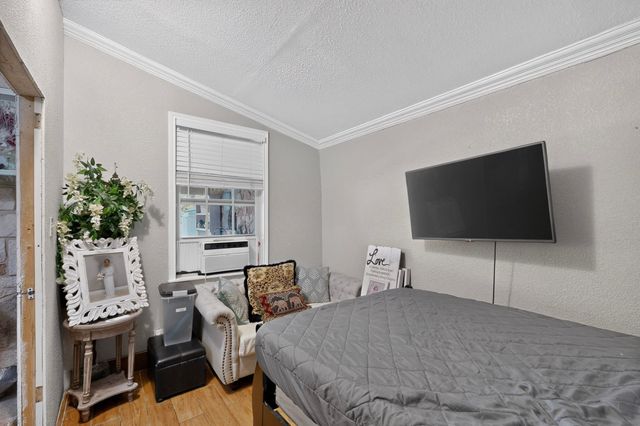 2520 Hillsboro Avenue, Dallas, TX 75228