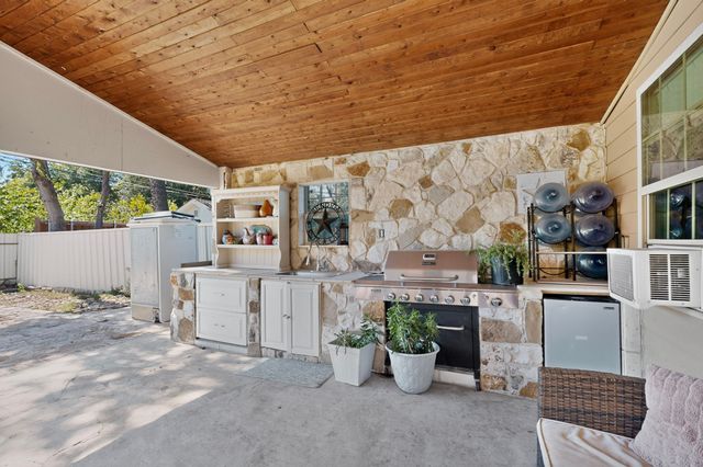 2520 Hillsboro Avenue, Dallas, TX 75228