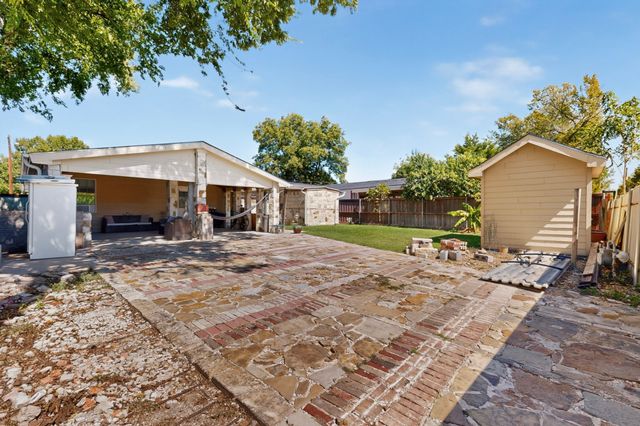 2520 Hillsboro Avenue, Dallas, TX 75228