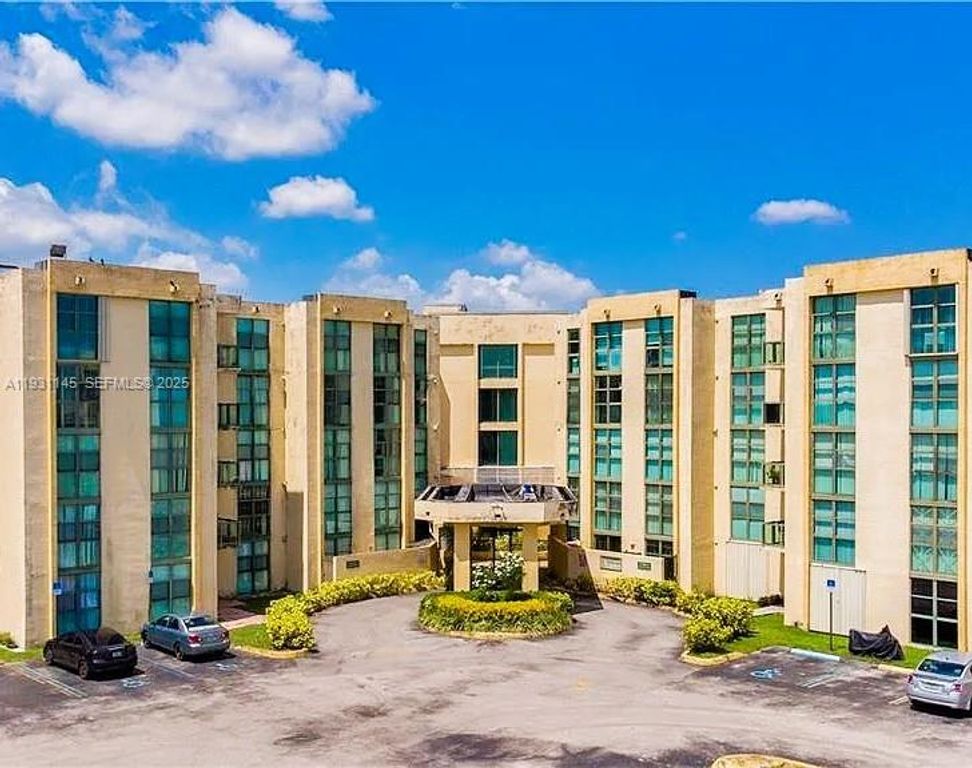 11790 SW 18th St 218-3, Miami, FL 33175